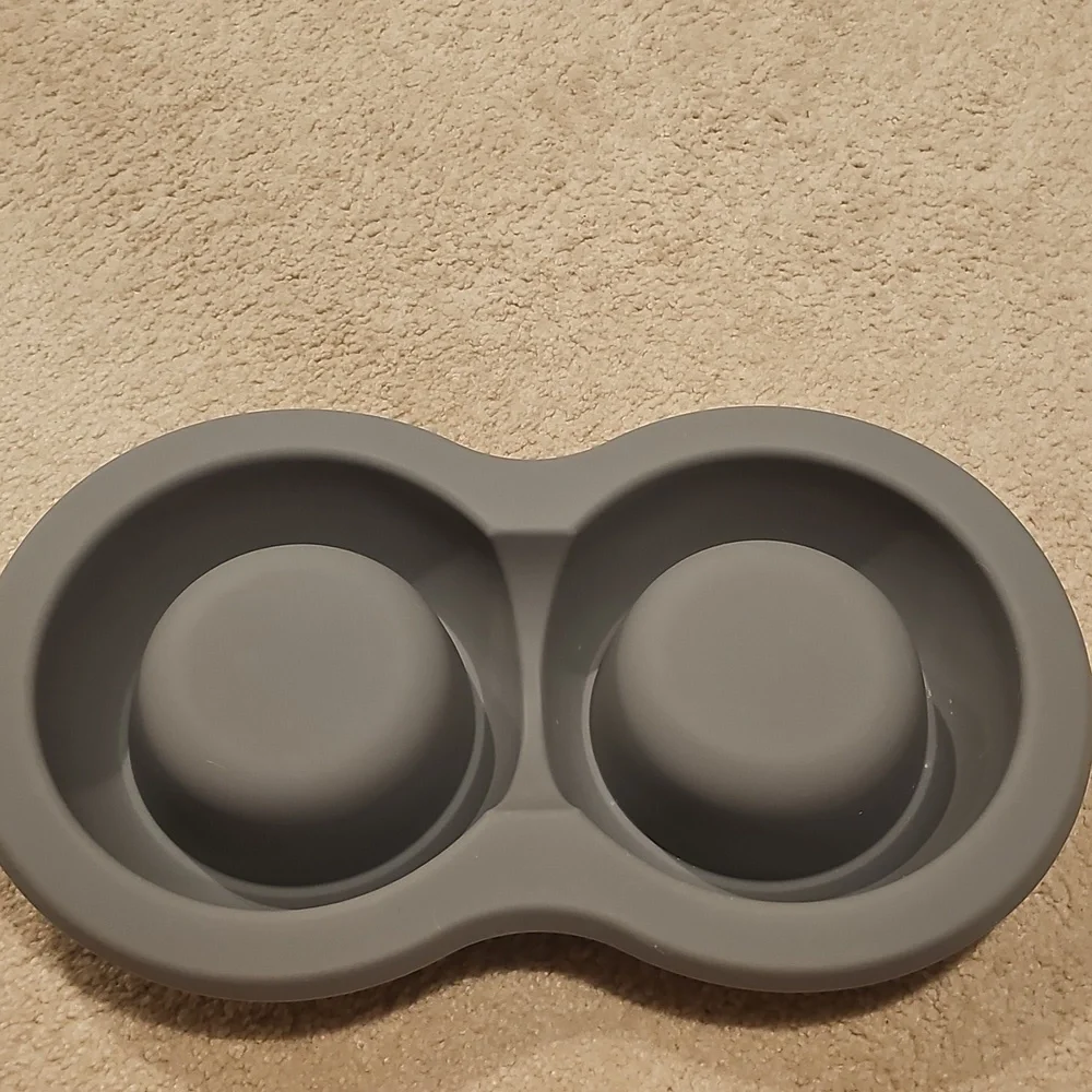 Stainless Steel Double Pet Bowl with Gray Rubber Mat